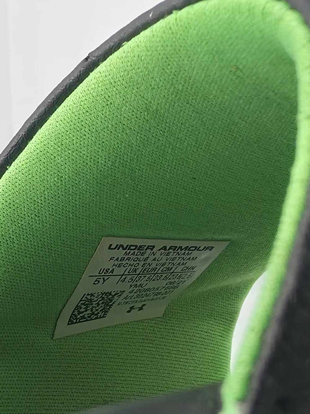 Under Armour Kids Black & Neon Green Slide Sandals Size 5